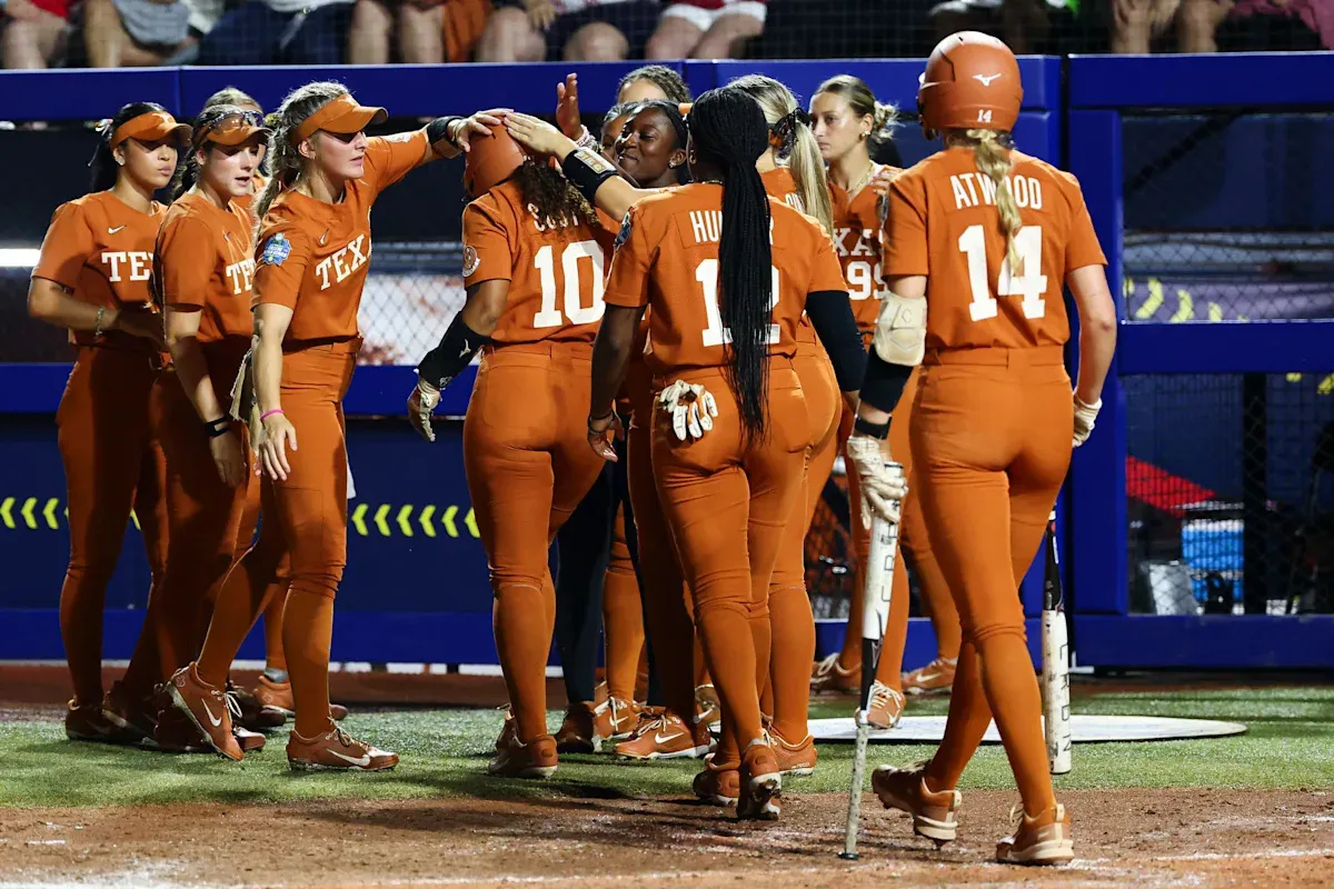WCWS Game 3: Texas juara nasional, kalahkan Texas Tech, 10-4, berkat grand slam Mia Scott