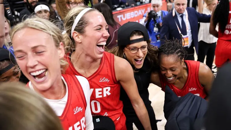Indiana Fever Menangi Piala Komisaris WNBA Tanpa Caitlin Clark yang Cedera